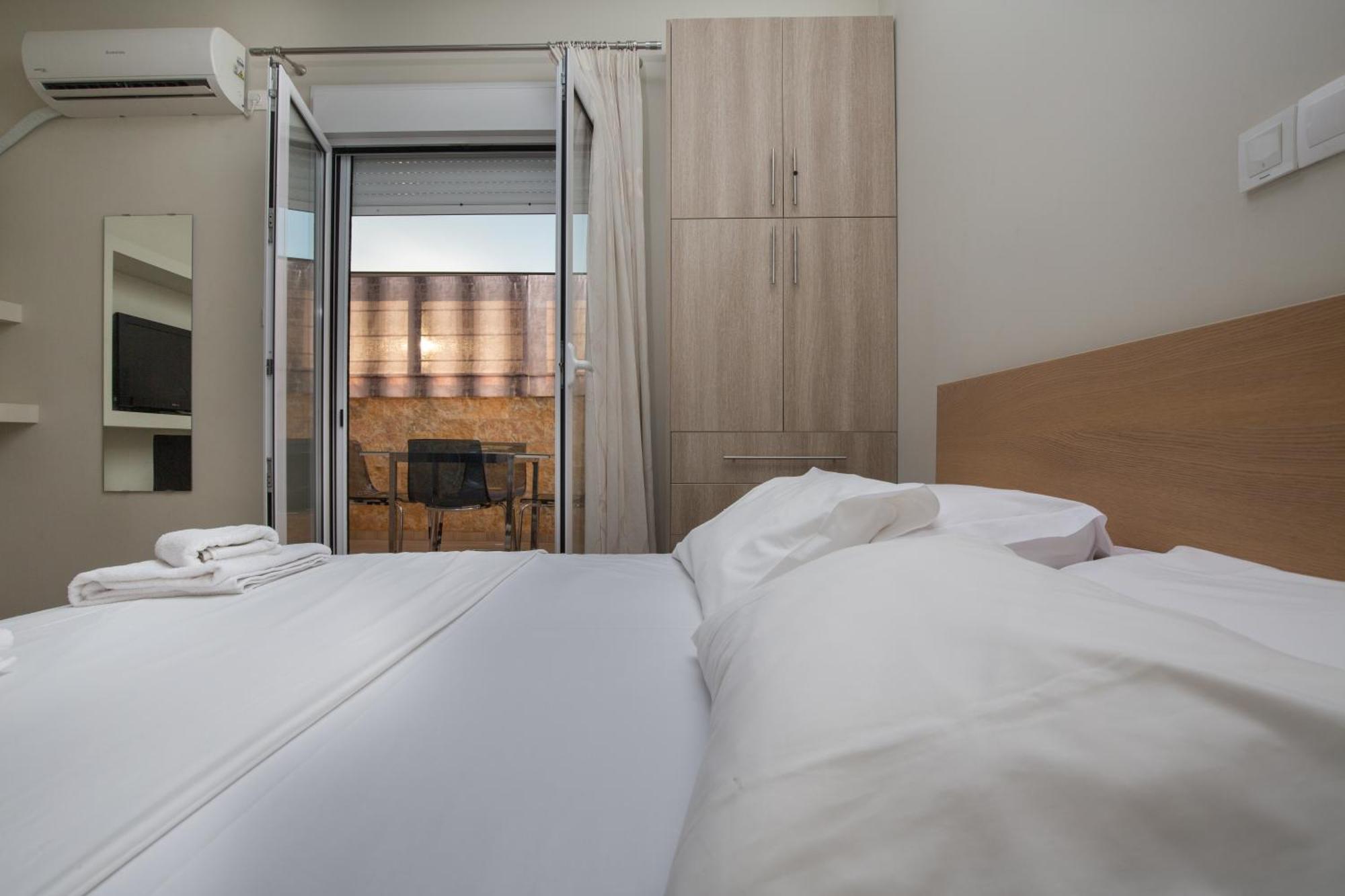 Cosy Apartment With Terrace Near Metro Station أثينا المظهر الخارجي الصورة