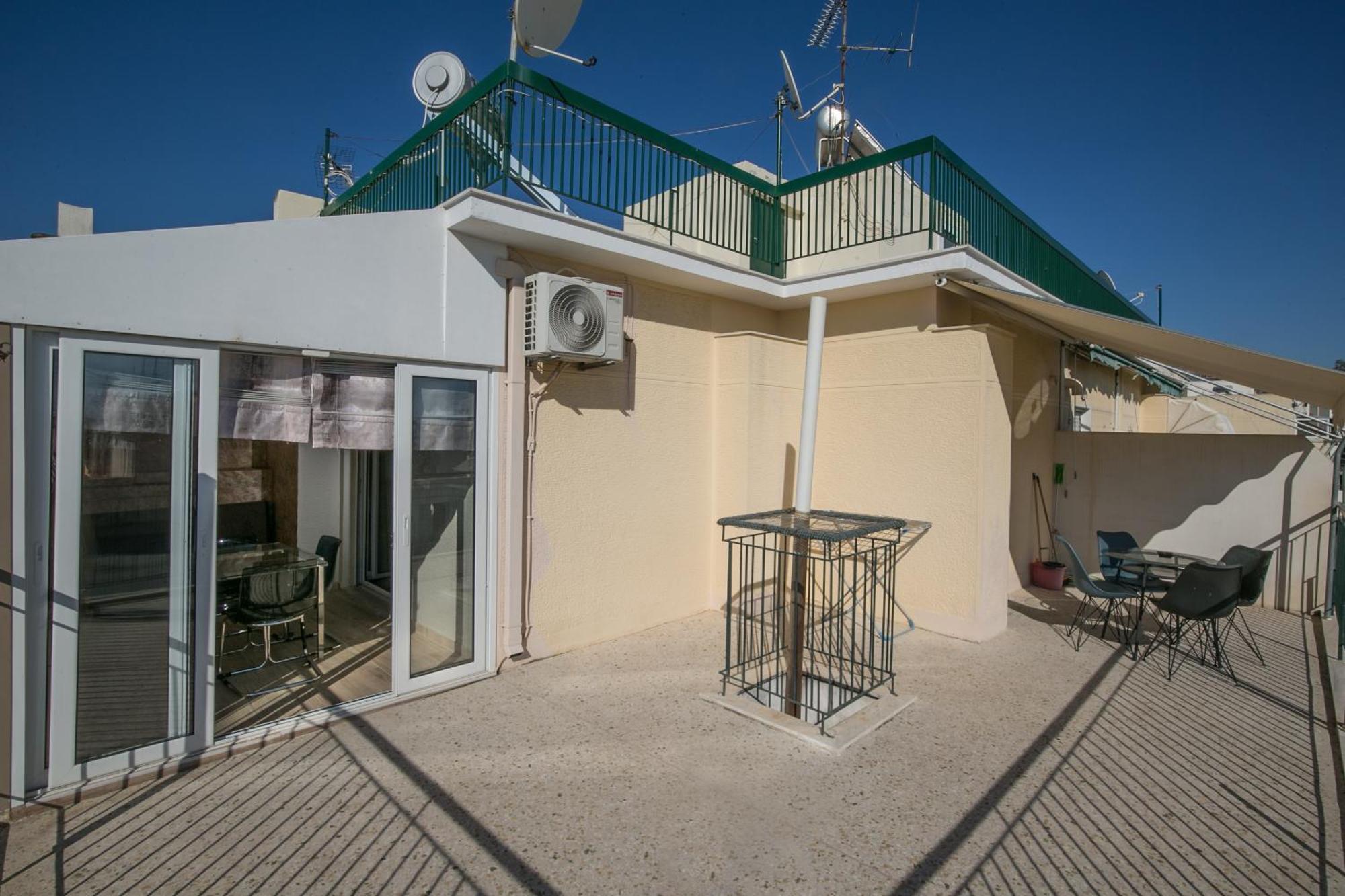 Cosy Apartment With Terrace Near Metro Station أثينا المظهر الخارجي الصورة